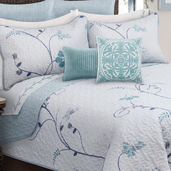 New Whisper KING Size 3 Piece Beautiful Floral Quilt Set - Picture 2 of 4